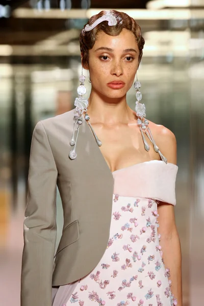 Look 18